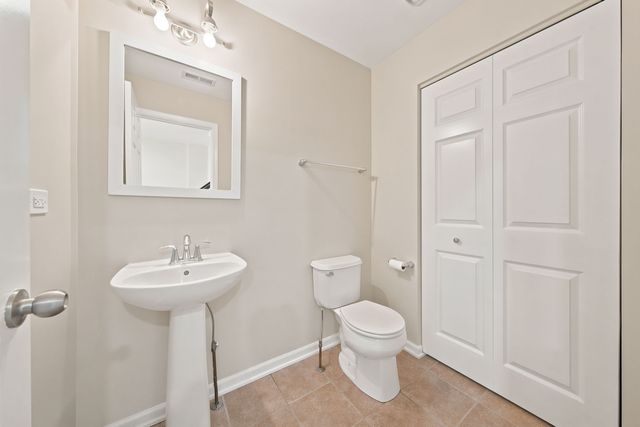 2112 S Crambourne Way 6-6, Arlington Heights, IL 60005