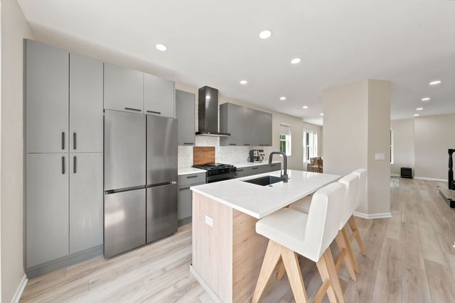 2112 S Crambourne Way 6-6, Arlington Heights, IL 60005