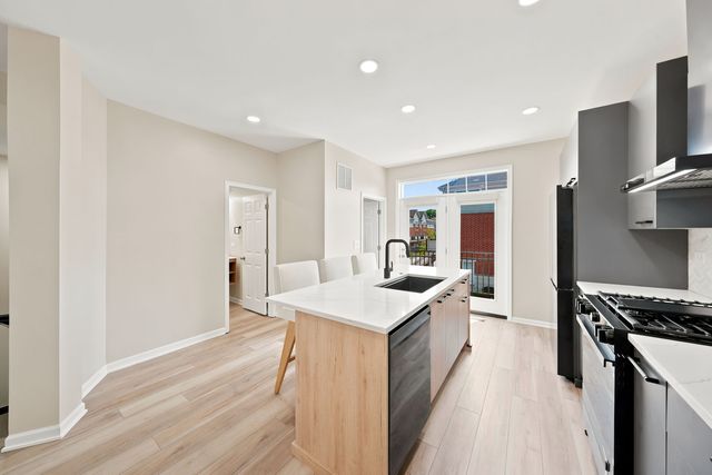 2112 S Crambourne Way 6-6, Arlington Heights, IL 60005
