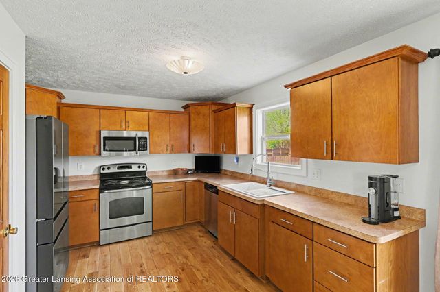 5628 Marylouise Street, Lansing, MI 48917