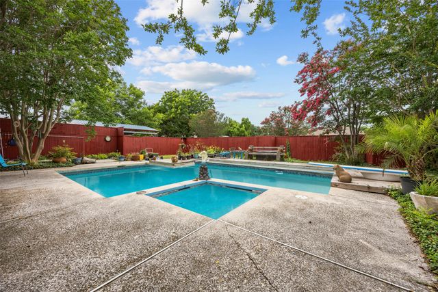 907 Green Terrace Lane, Duncanville, TX 75137