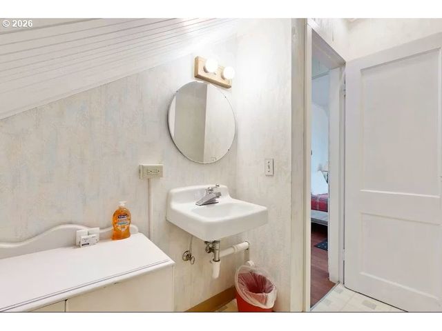 641 D St, Gearhart, OR 97138