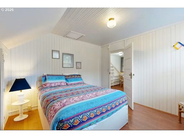 641 D St, Gearhart, OR 97138