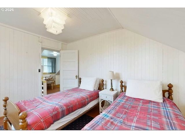 641 D St, Gearhart, OR 97138