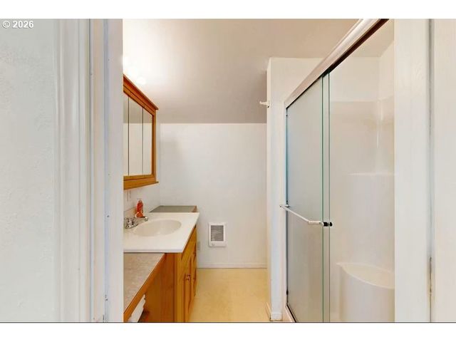 641 D St, Gearhart, OR 97138
