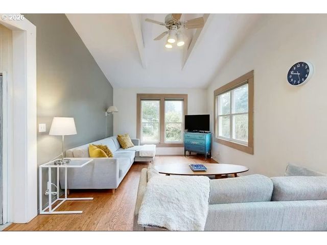 641 D St, Gearhart, OR 97138