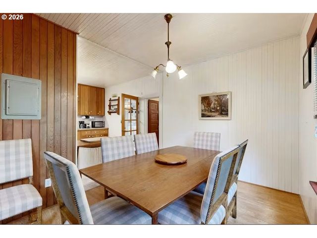 641 D St, Gearhart, OR 97138