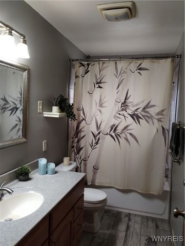 2467 Forest Avenue, Niagara Falls, NY 14301