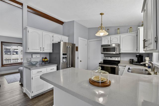 5875 Brookfarm Drive Se, City Of Kentwood, MI 49508