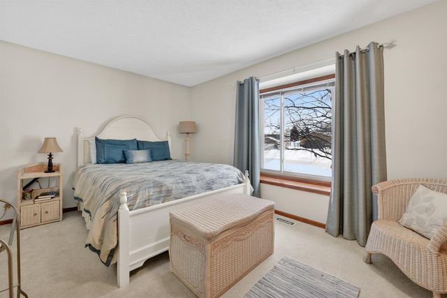 5875 Brookfarm Drive Se, City Of Kentwood, MI 49508