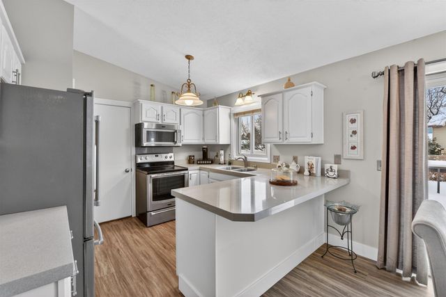 5875 Brookfarm Drive Se, City Of Kentwood, MI 49508