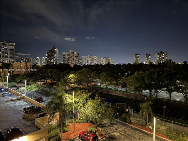 19701 E Country Club Dr 5601, Aventura, FL 33180