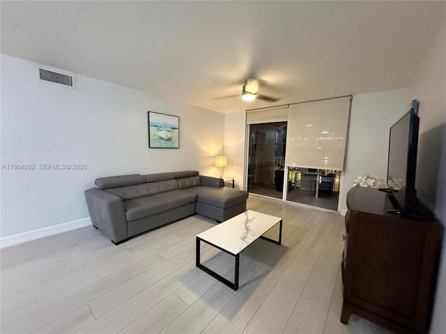 19701 E Country Club Dr 5601, Aventura, FL 33180