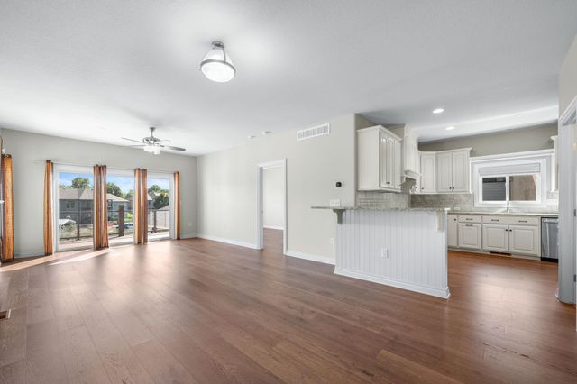 2901 W Crystal Beach St, Wichita, KS 67204