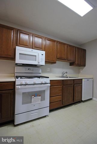 10182 OAKTON TERRACE RD, Oakton, VA 22124