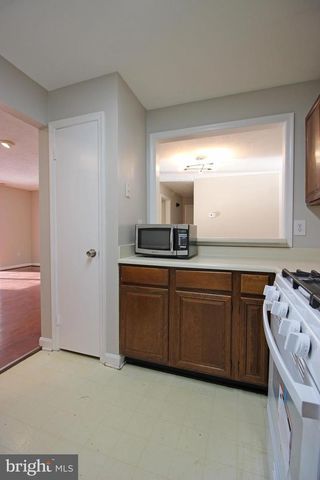 10182 OAKTON TERRACE RD, Oakton, VA 22124