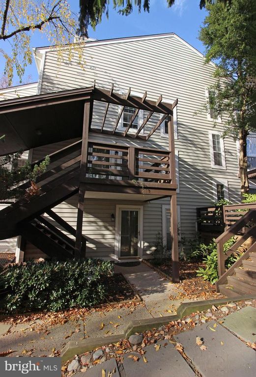 10182 OAKTON TERRACE RD, Oakton, VA 22124