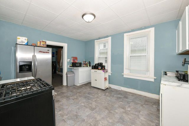 5233 N 38th STREET, Milwaukee, WI 53209