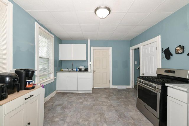 5233 N 38th STREET, Milwaukee, WI 53209