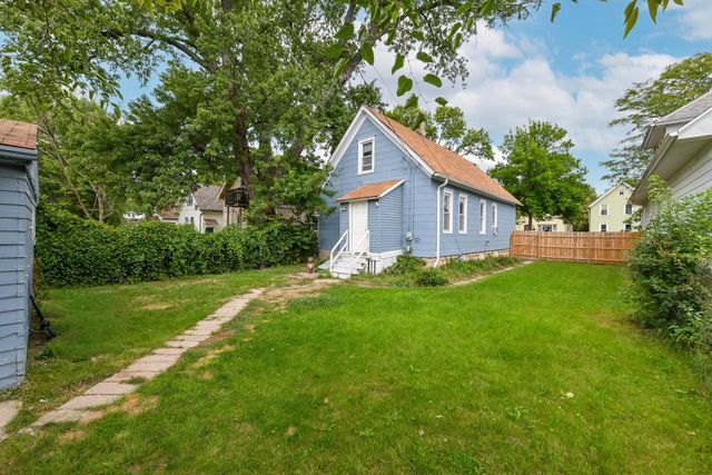 5233 N 38th STREET, Milwaukee, WI 53209