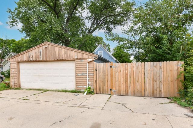 5233 N 38th STREET, Milwaukee, WI 53209