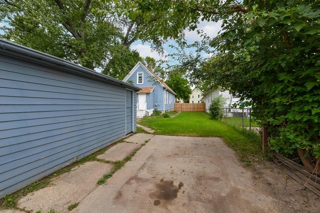 5233 N 38th STREET, Milwaukee, WI 53209