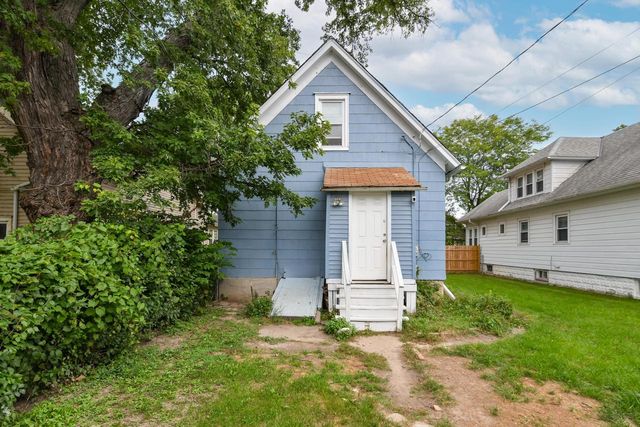 5233 N 38th STREET, Milwaukee, WI 53209