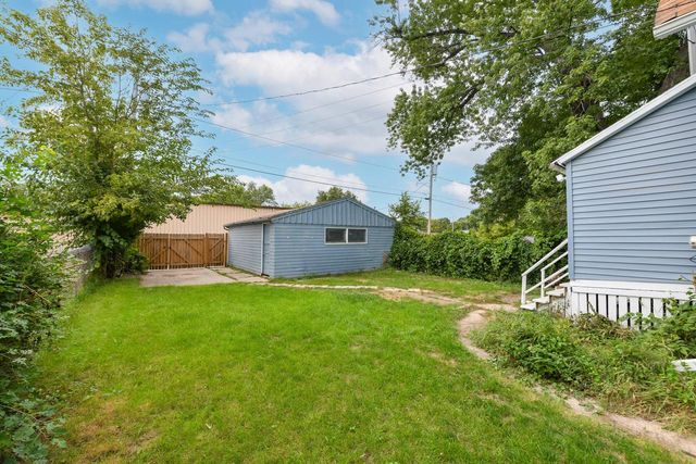 5233 N 38th STREET, Milwaukee, WI 53209