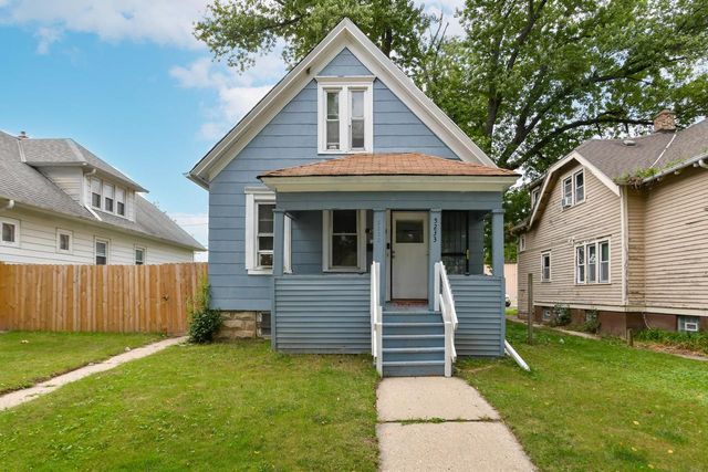 5233 N 38th STREET, Milwaukee, WI 53209