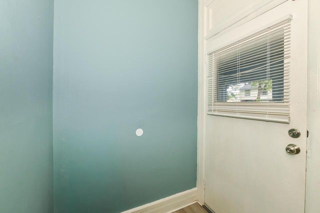 5233 N 38th STREET, Milwaukee, WI 53209