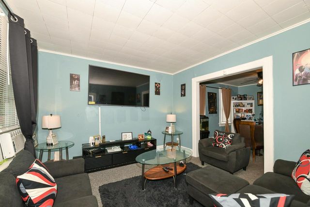 5233 N 38th STREET, Milwaukee, WI 53209