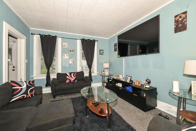 5233 N 38th STREET, Milwaukee, WI 53209