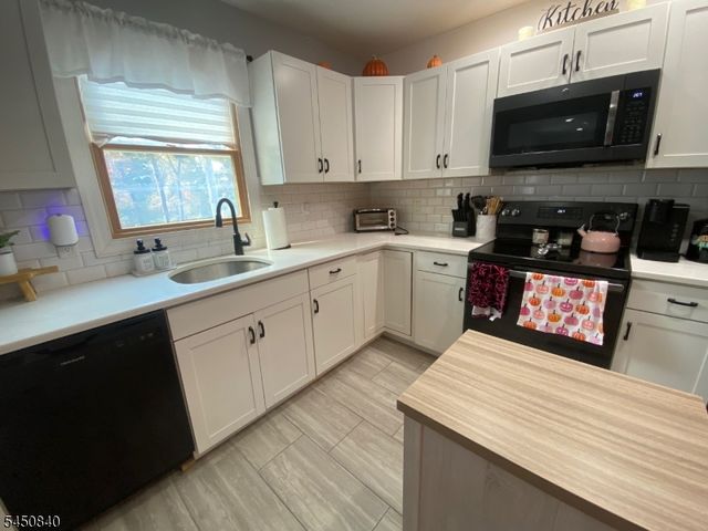 107 New York Ave, Jefferson Twp., NJ 07849