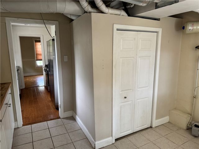633 Crystal Dr, Mt Lebanon, PA 15228