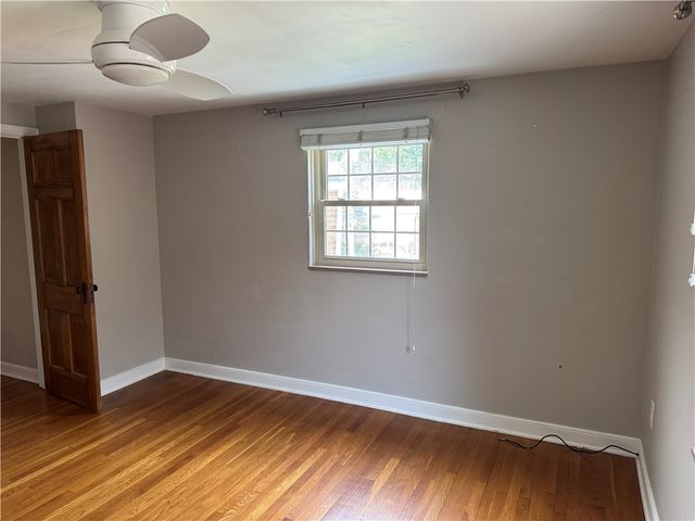 633 Crystal Dr, Mt Lebanon, PA 15228