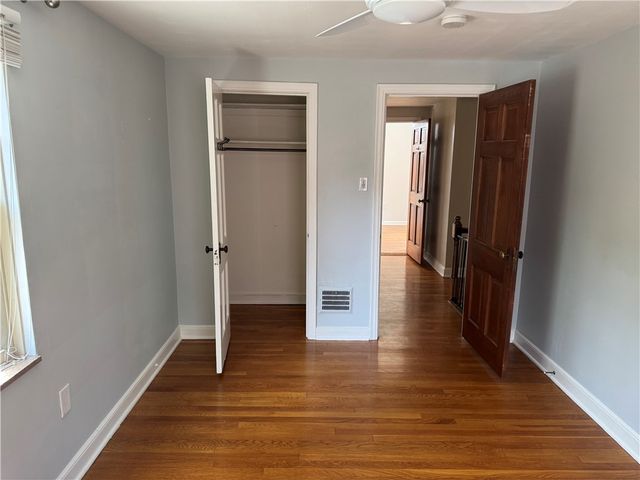 633 Crystal Dr, Mt Lebanon, PA 15228