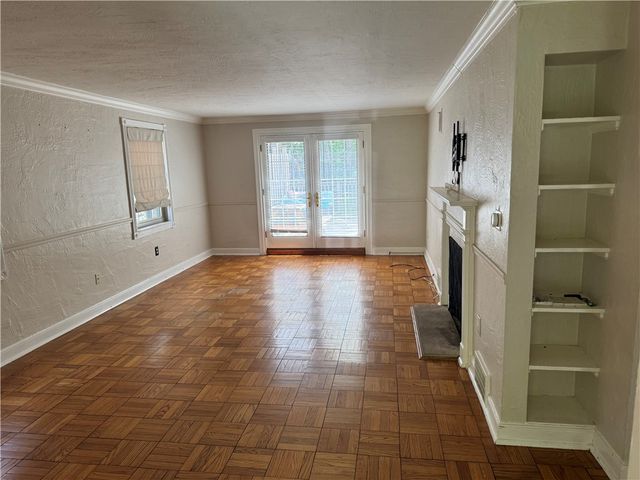 633 Crystal Dr, Mt Lebanon, PA 15228