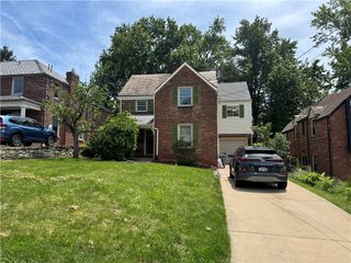 633 Crystal Dr, Mt Lebanon, PA 15228
