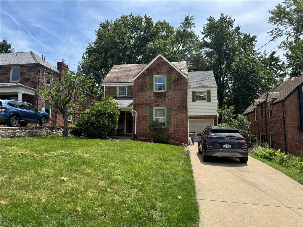 633 Crystal Dr, Mt Lebanon, PA 15228