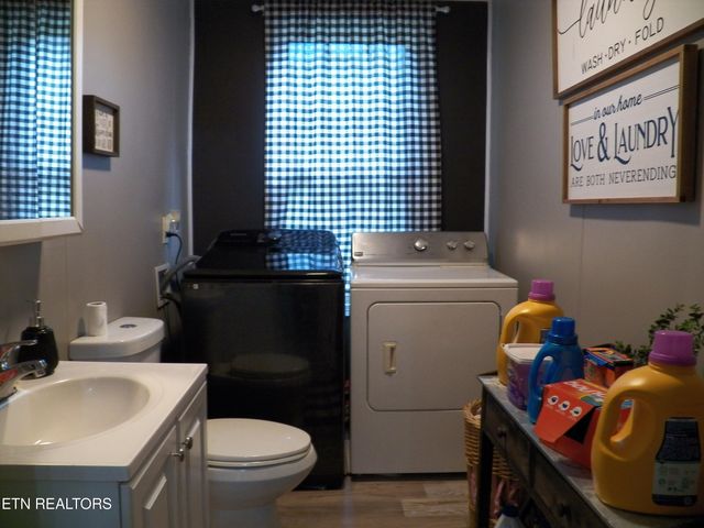 1765 Outer Drive, Lenoir City, TN 37771