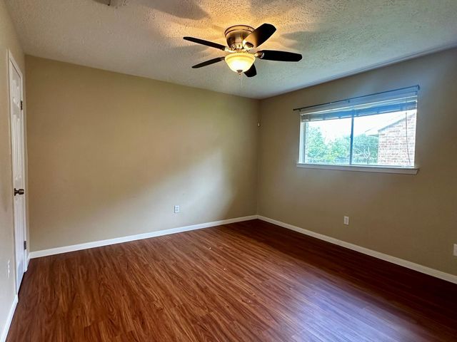 536 Castlelake Drive, Friendswood, TX 77546