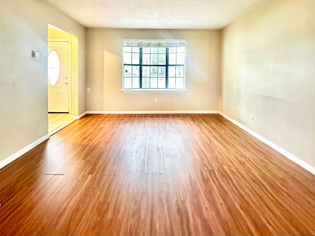 536 Castlelake Drive, Friendswood, TX 77546