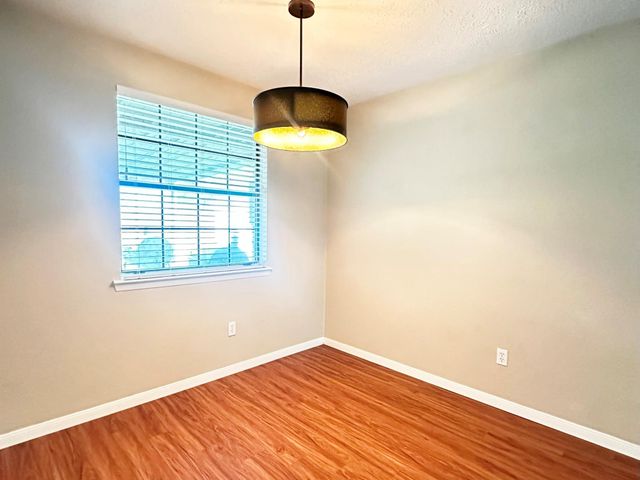 536 Castlelake Drive, Friendswood, TX 77546