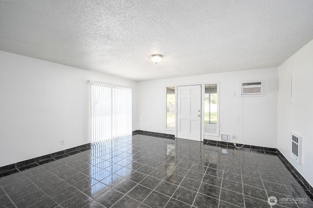 522 Canterbury Lane, Moses Lake, WA 98837