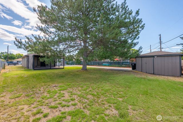 522 Canterbury Lane, Moses Lake, WA 98837