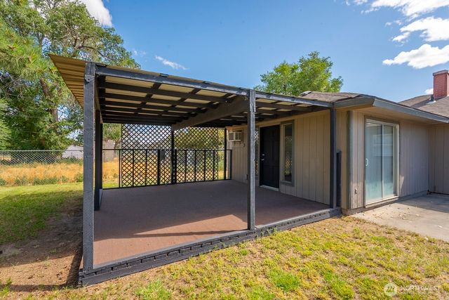 522 Canterbury Lane, Moses Lake, WA 98837