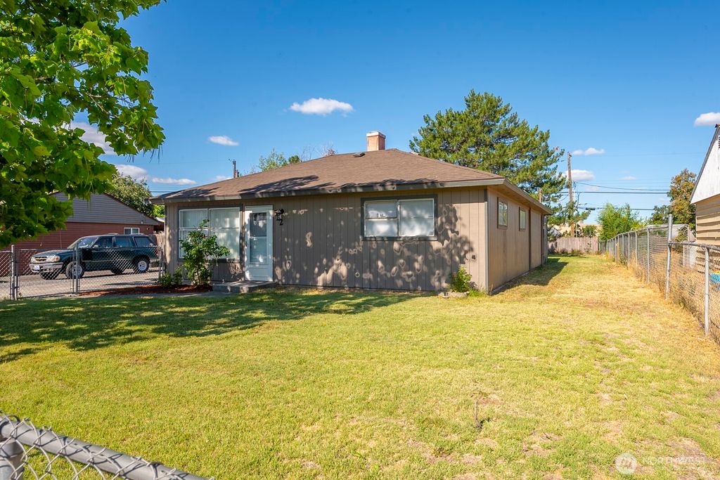 522 Canterbury Lane, Moses Lake, WA 98837