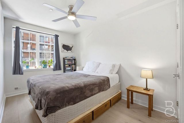 23-23 30th Road 3A, Astoria, NY 11102