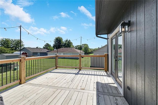 405 S Monroe Street, Raymore, MO 64083