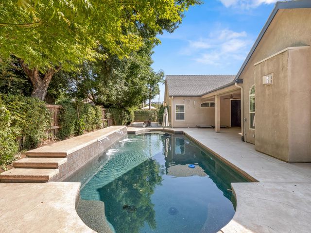 1755 N Cherry Lane, Clovis, CA 93619
